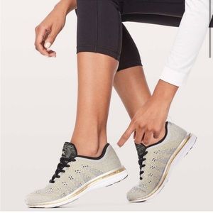 APL Lululemon Womens TechLoom Pro Shoe *Metallic
Gold / Silver
